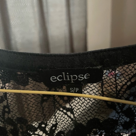 2/$20 Eclipse 3/4 sleeve top - Picture 2 of 2